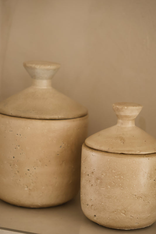 Aardewerk pot met deksel